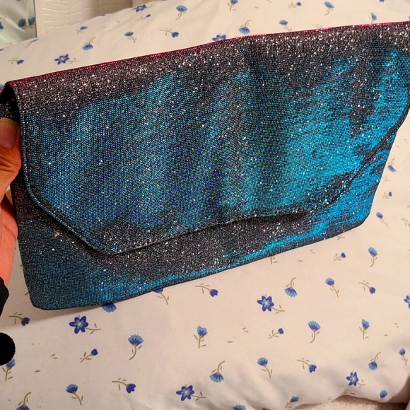 Gradient Color Changing wristlet - Picture 3 of 4